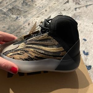 Amber tint yeezy qntm shoes